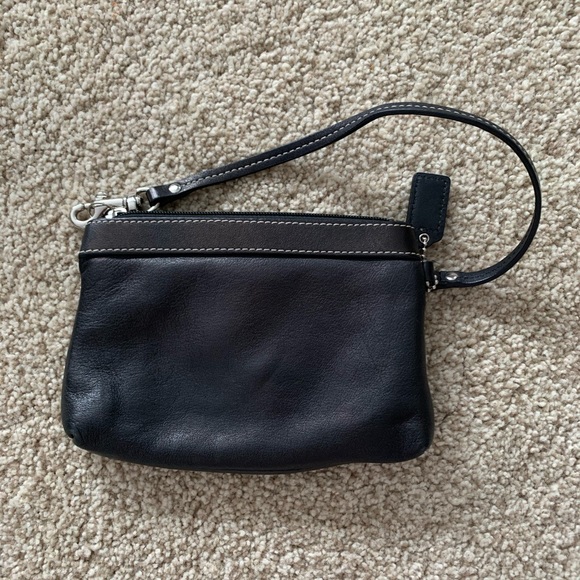 Coach wristlet - Picture 2 of 3